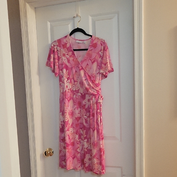 Susan Graver Dresses & Skirts - Susan Graver Liquid Knit Floral Pink Faux Wrap Dress Small